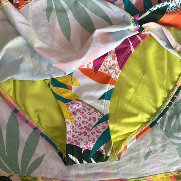 Bleu Rod Beattie Wild At Heart Key Hole High Neck Tankini Top and Skirted Bottom - Picture 8 of 11